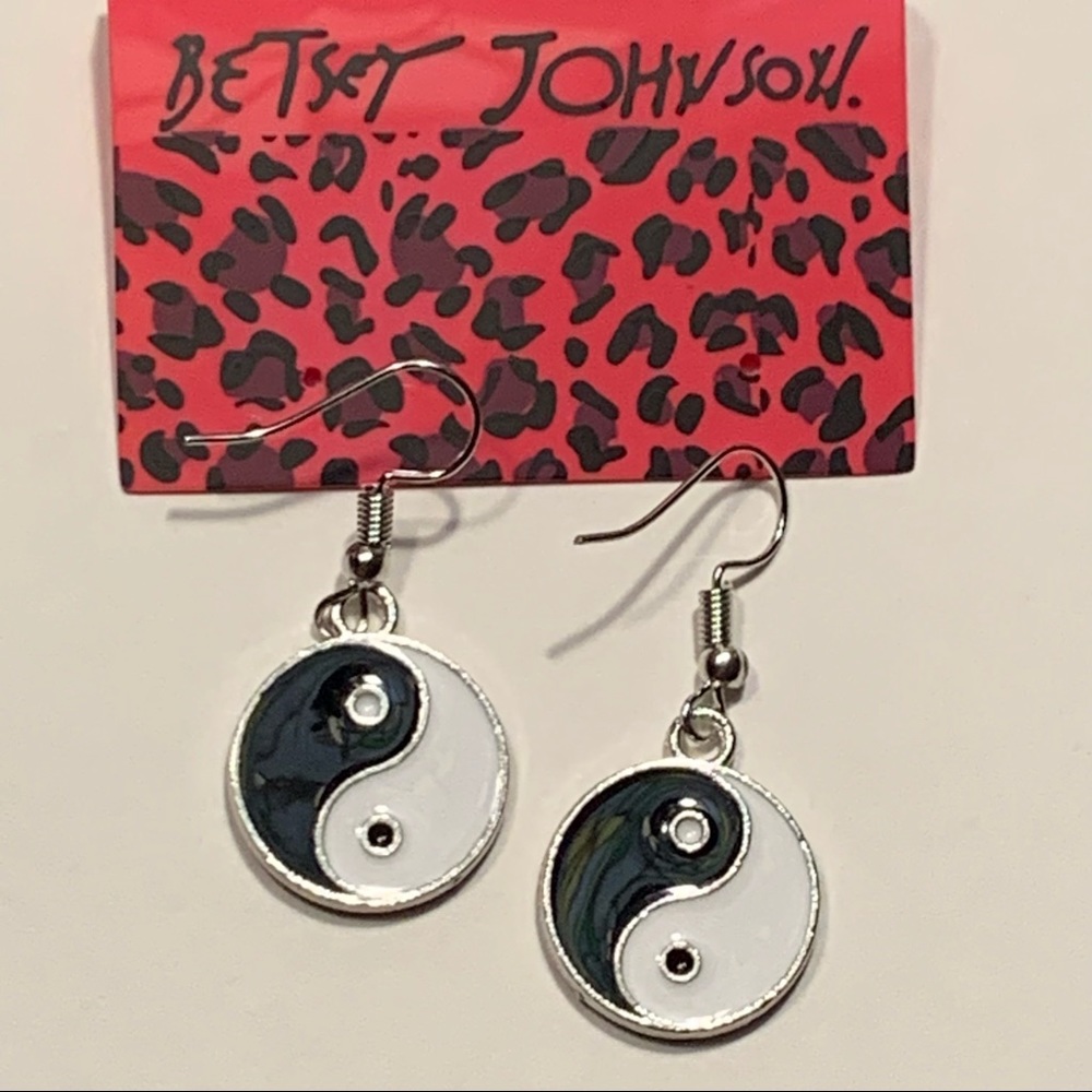 🌸 3/$30 🌸 Betsey Johnson Style - Yin & Yang Dangle Earrings